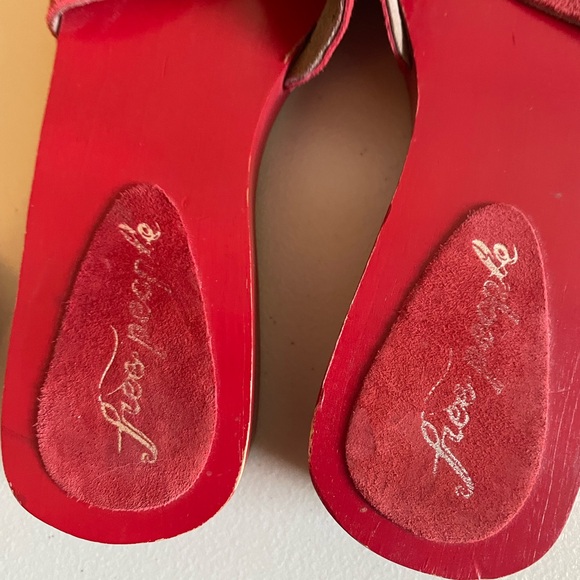 Free People Westtown Slide Clogs size 38 in Gently used condition in Red - Picture 8 of 9